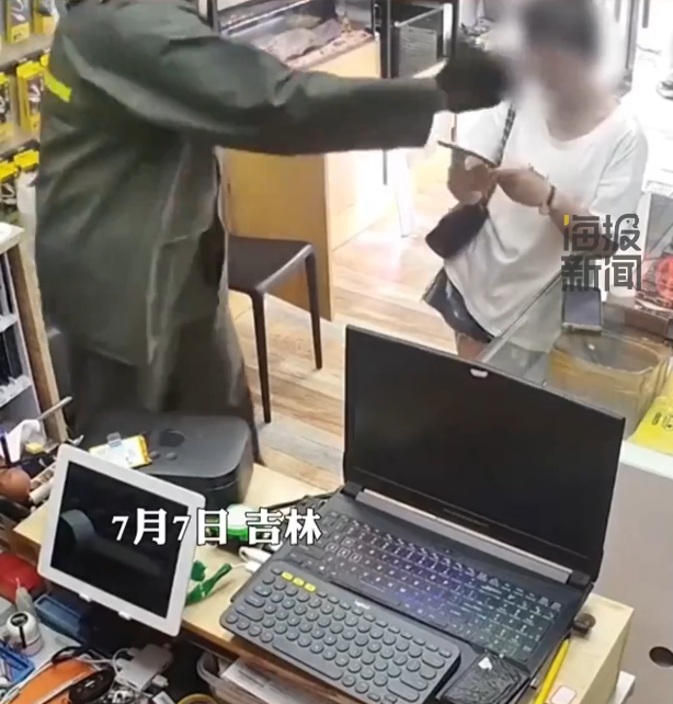 丈夫扇妻子耳光被制止