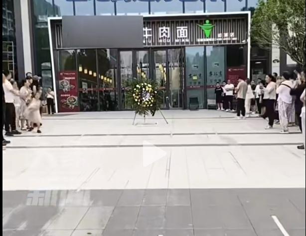 山西運(yùn)城一小區(qū)大門口變面館 三部門聯(lián)合調(diào)查核實(shí)