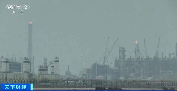 中东战火点燃芯片关键原料 氦气供应受威胁