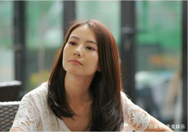 高圆圆六年级证件照曝光，果然人美从小就能看出来，女儿更像妈妈