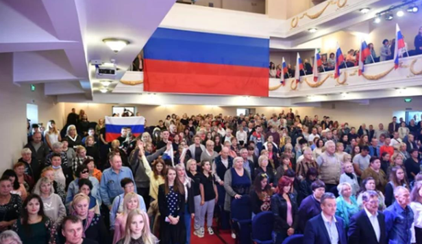 扎波罗热举行关于入俄公投的全国代表大会（图源：俄新社）