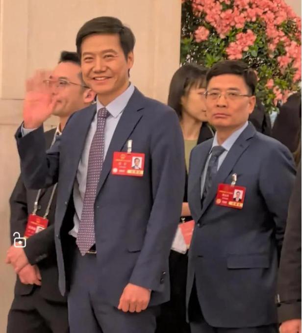 海爾老總領帶 創(chuàng)意營銷引發(fā)熱議
