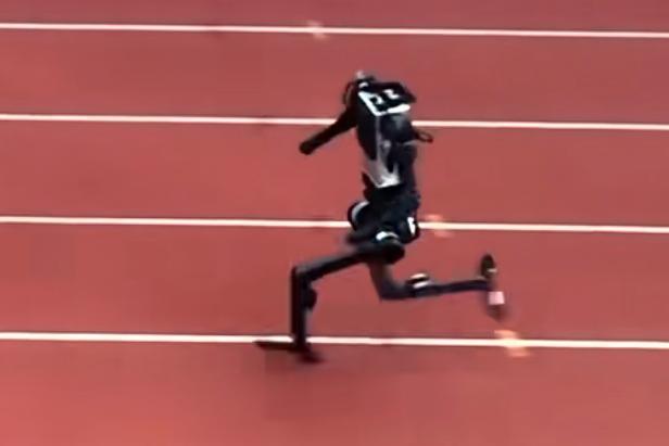 宇树机器人跑出10米/秒逼近人类巅峰