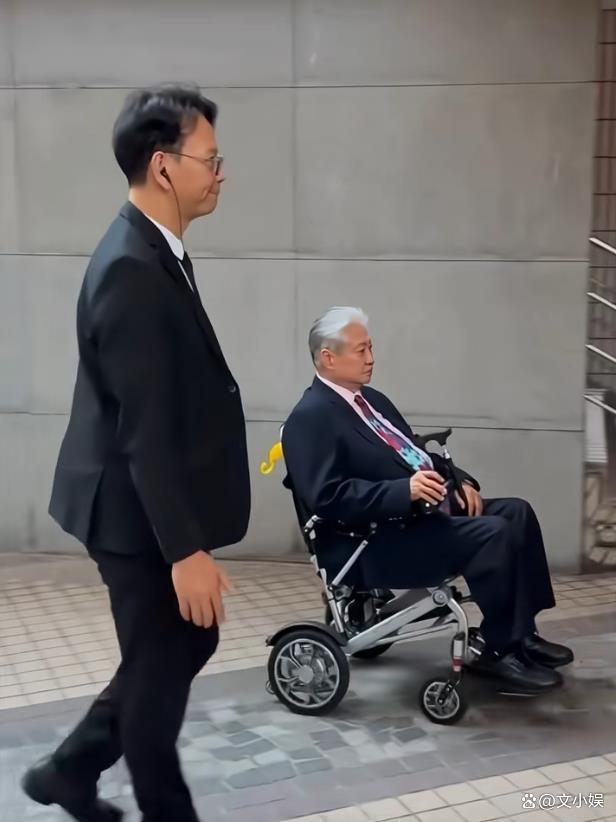 洪天明回应爸爸洪金宝暴瘦 手术与健康管理所致