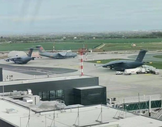 6架运20飞抵塞尔维亚，中国空军战略力量的进步