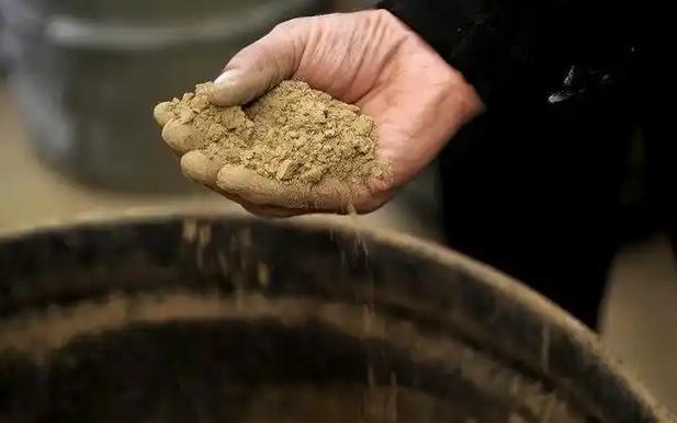特朗普100%关税威胁是虚晃一枪吗 稀土管制成关键筹码