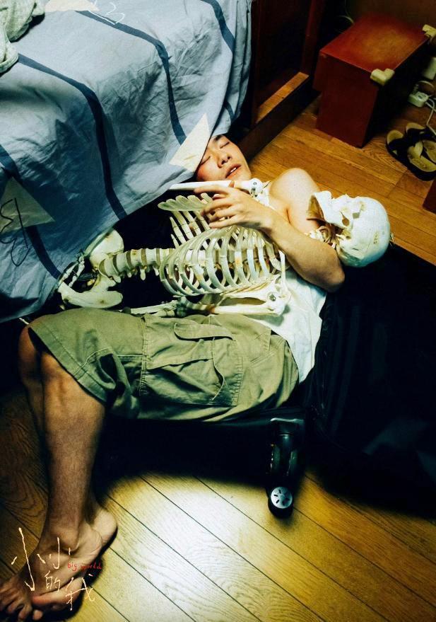 易烊千玺凭何成最年轻金鸡奖最佳男主 演技与努力赢得尊重