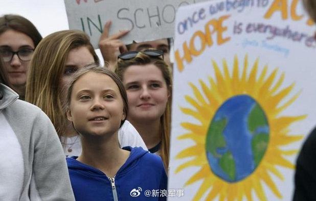 在荷兰参加抗议活动瑞典环保少女两次被警方拘捕