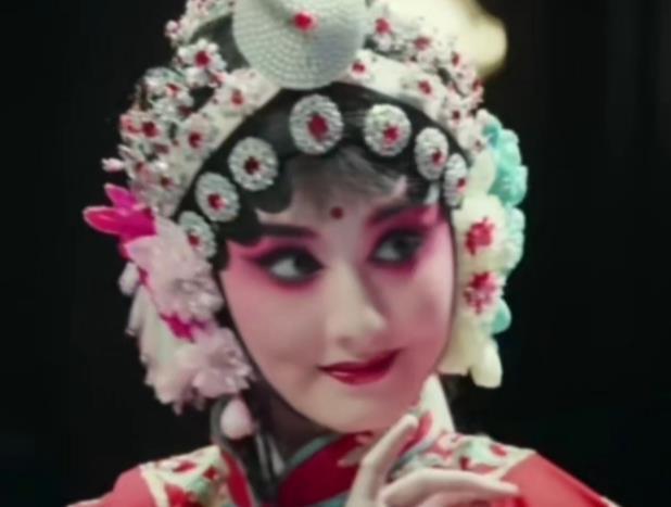 《主角》首播秦海璐凭“味儿”出圈，网友：这才是70年代名伶该有的焰火气
