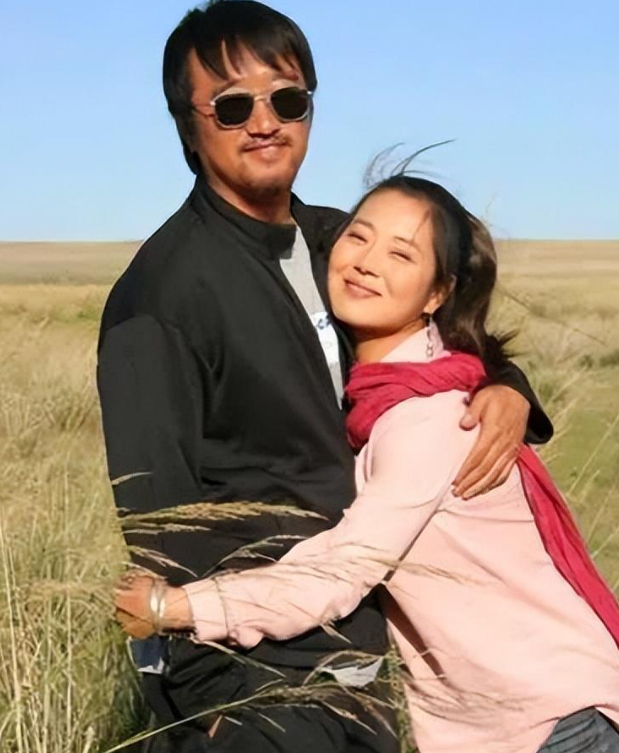 演员王茜华带泪发文惹猜疑是不是抑郁 老师要好好的照顾自己哦