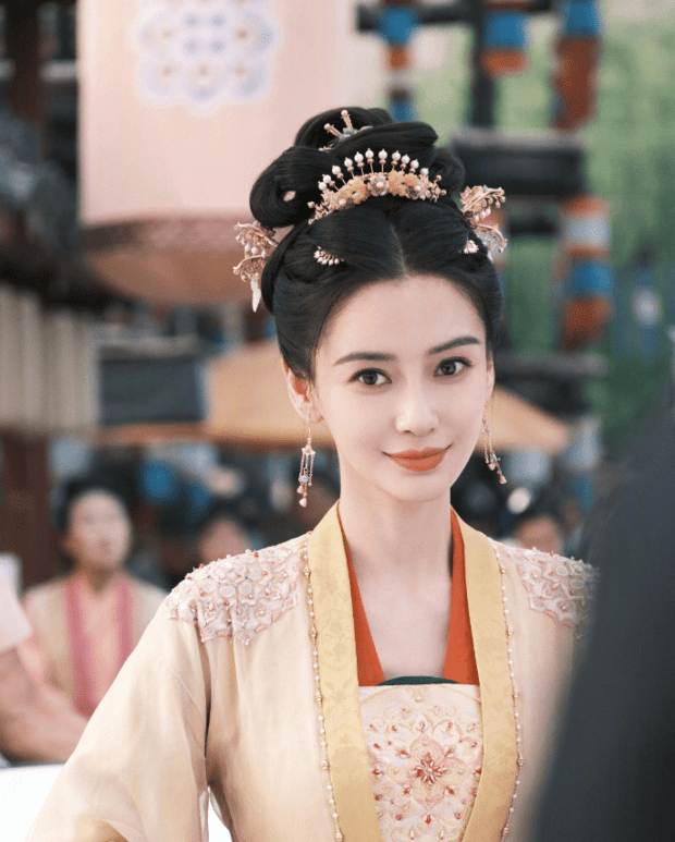 杨颖晒新剧杀青花絮照 造型异域汉风完美切换_娱乐频道_中华网
