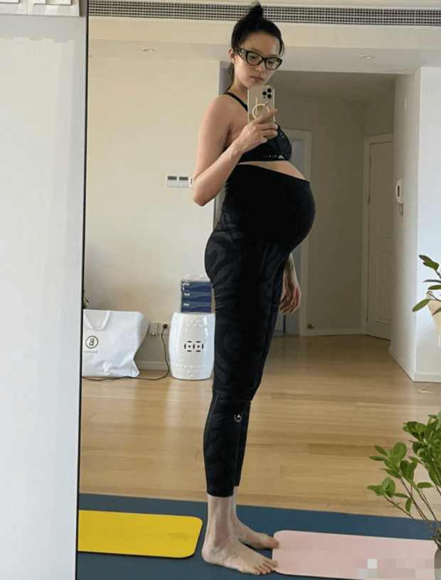 女生怀孕自拍图片