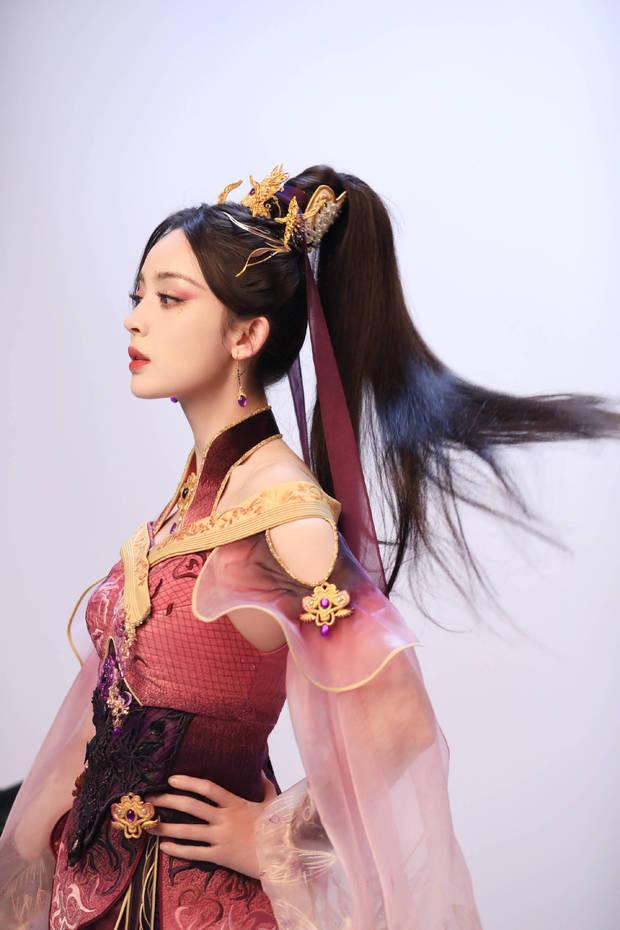 娜扎紫衣高马尾造型又美又飒 气质超群显东方韵味(2)