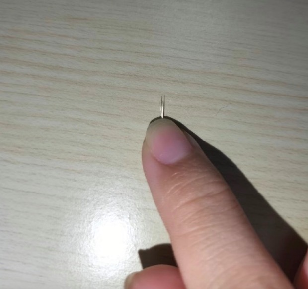 睫毛掉进眼睛里钙化了