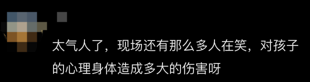 学校回应老师拿羽毛球拍捅学生屁股 教师行为引争议