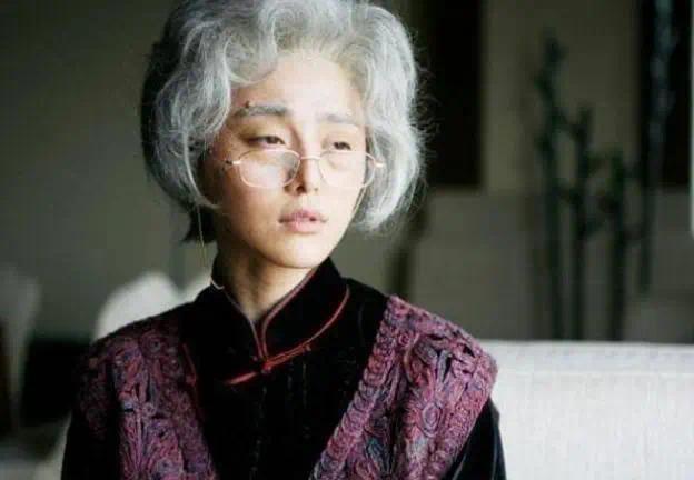 ‌生孩子确实是一个自信心摧毁和重建的过程及白发长在哪，病在哪出？长在前额、两鬓、