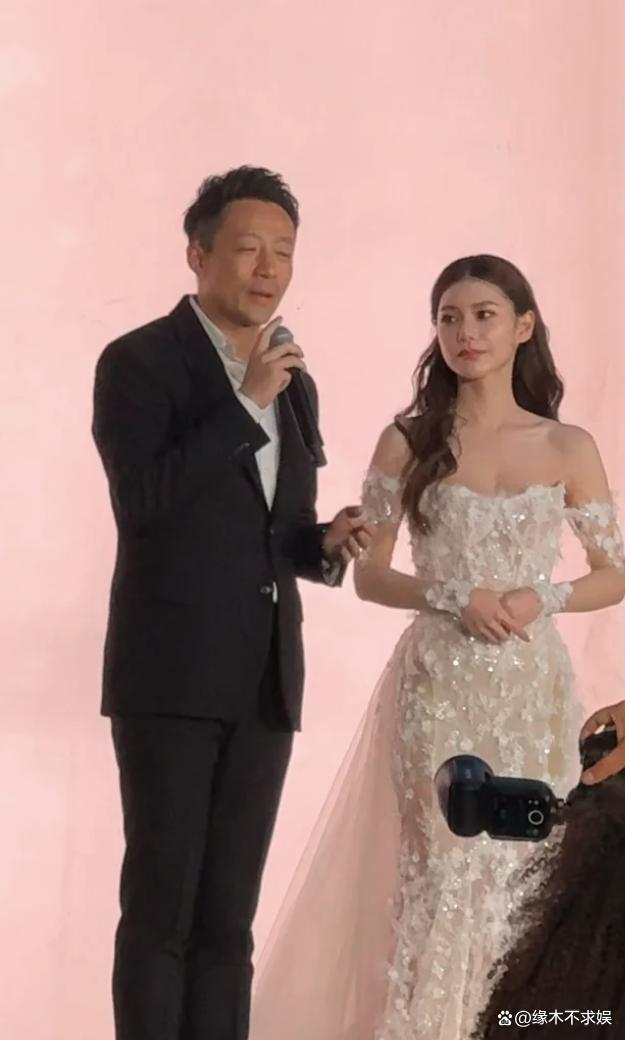 汪小菲兩任丈母娘婚禮狀態(tài)反差大 情感表現(xiàn)各不同