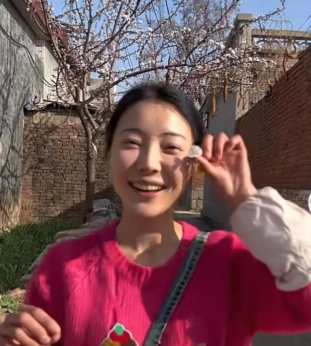 賣(mài)菜西施否認(rèn)年入百萬(wàn)：比上班掙得多,，堅(jiān)持初心助老人