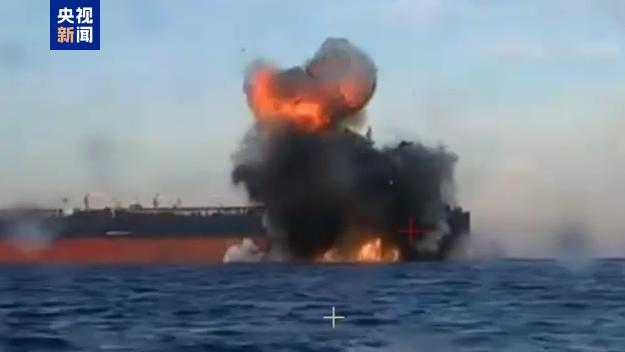 俄“影子船队”遭乌方特种部门袭击 油轮受损严重