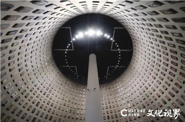 用四十一厘米装下一千张面孔的精神修行——童雁汝南的肖像宇宙