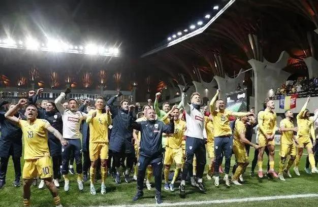 3-0！欧洲杯第3支全胜球队诞生：C罗8助创3大纪录，姆巴佩5场0球 —— 罗马尼亚队逆袭成黑马