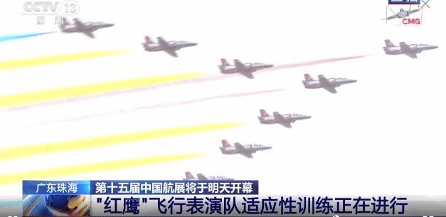 2架飞机空中比心为空军庆生 精彩飞行致敬蓝天勇士