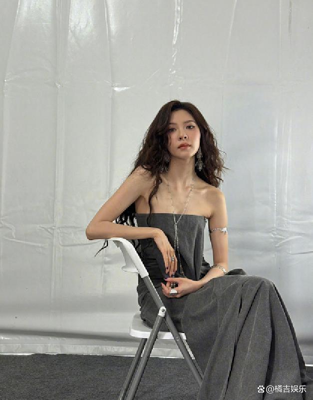 宋妍霏回应提了24次裙子