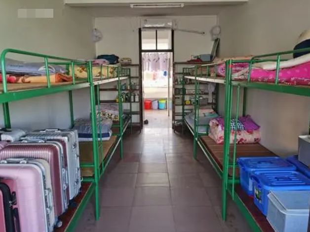 河南一中学女生宿舍住116人，学校称没钱盖楼