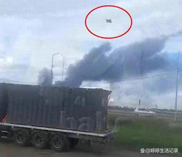俄一機(jī)場發(fā)生爆炸瞬間被拍下 圖-95成灰燼