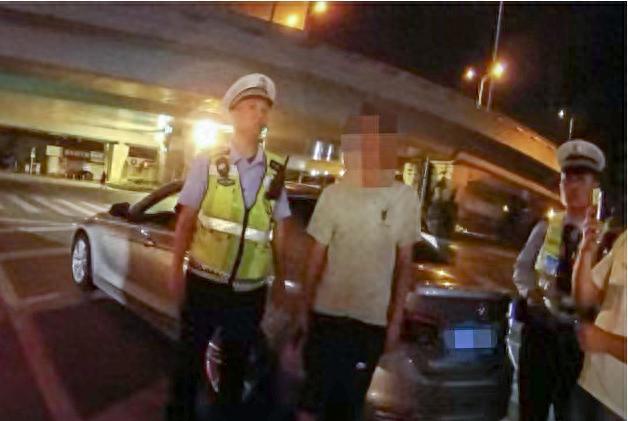 男子醉驾被查抛出灵魂拷问