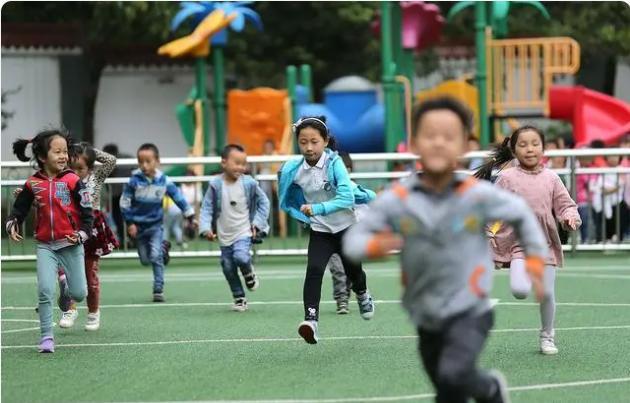 小学生热衷“厕所社交”?