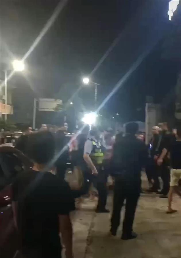 男子在酒吧门口袭警 警方：民警未受伤，肇事者已抓获