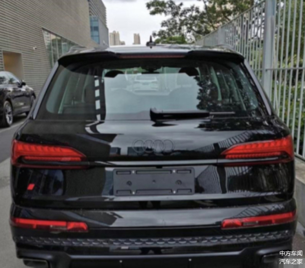 新款奥迪Q7黑武士实车到店 中大型SUV市场震撼升级