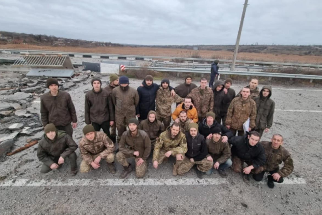 50名被乌俘虏俄士兵回国，现场哭诉像个人了，俄军开启复仇模式了吗？