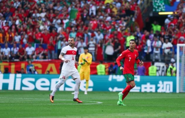 葡萄牙刚进欧洲杯16强，王牌锋霸就被欧足联禁赛，引发球迷热议 锋线告急！