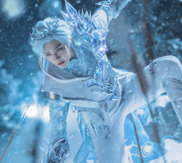 侯明昊和平精英霜狼大使 帅到出圈！