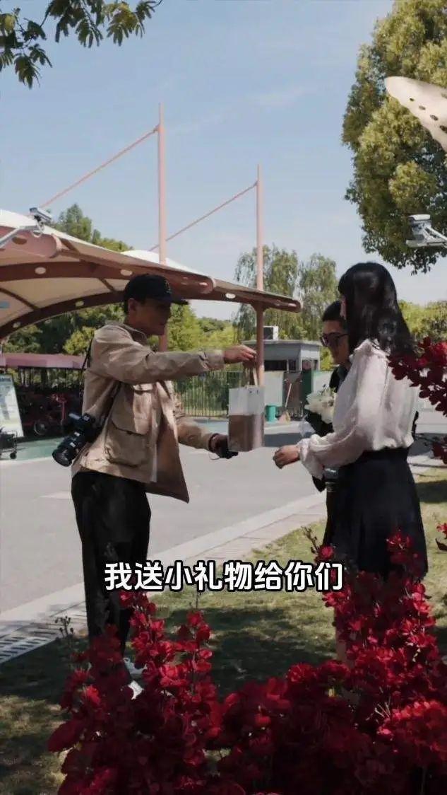 婚姻登記中心稱未與吳彥祖合作 明星驚喜現(xiàn)身送祝福