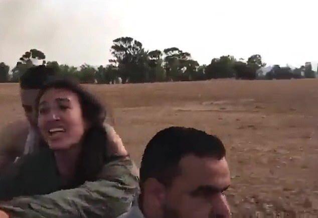 以色列女学生被哈马斯绑架：别杀我 男友只能绝望看着