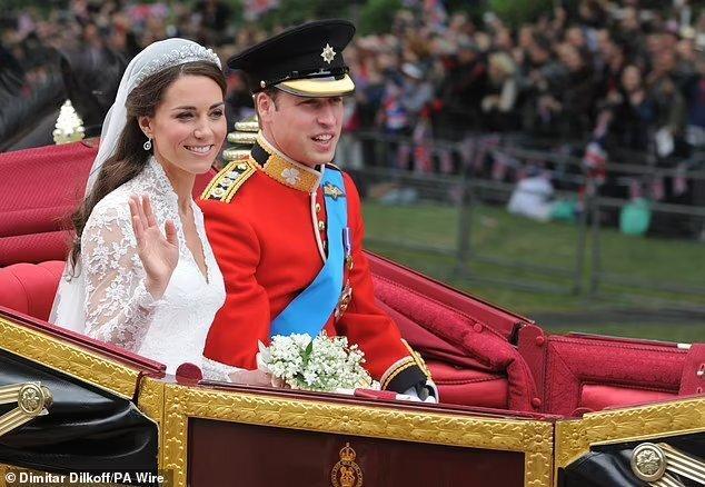 英国威廉凯特结婚纪念日发黑白照？
