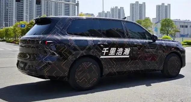 20万买5米2巨无霸SUV，吉利银河M9空间逆天，能否秒杀理想L6？
