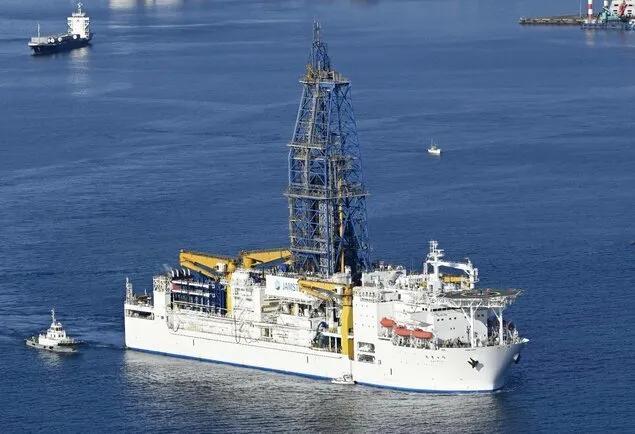 日本为何执意去南鸟岛6000米深海开采稀土泥？