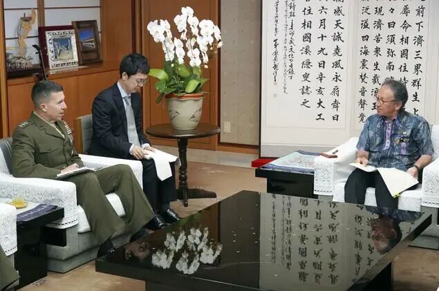 驻冲绳美军新任一把手拜会日本冲绳县知事，谈及接连发生的美军士兵性侵案 重视民众关系