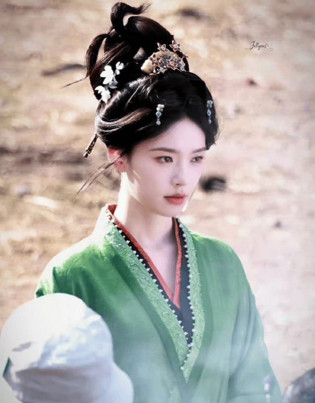 林允否认拍戏被冻十几小时：正常拍摄且做好保暖