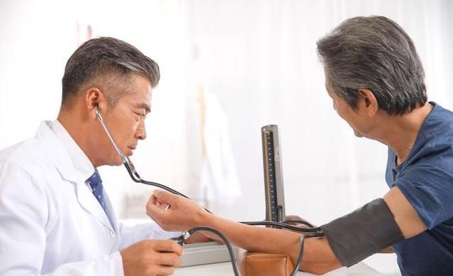 高血压患者不能轻易戒酒？医生多次强调：真正要注意的，是这3点