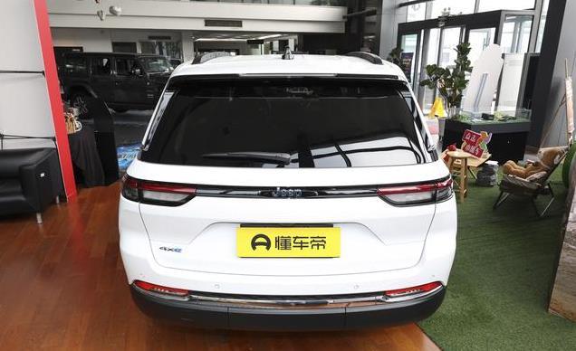Jeep加入价格战！39.99万起的大切诺基4xe ，带你看这款越野SUV
