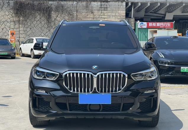47.6万的 2021款宝马X5进口尊享型，7.4万公里未过户，厦门车源