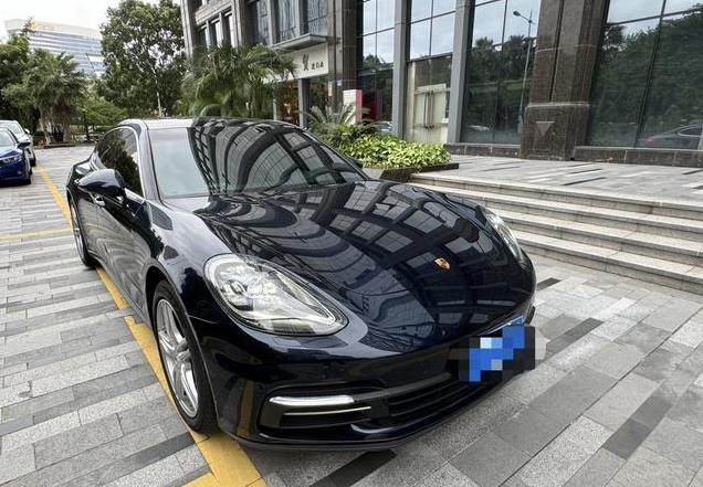 2019款保时捷 Panamera 行政加长版，厦门车源，73.99万！