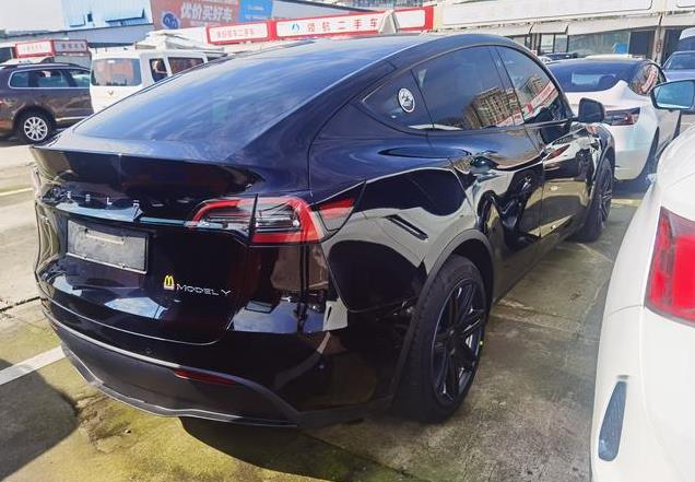 不到17万拿下 22款特斯拉Model Y 后轮驱动版