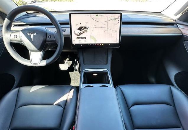 不到18万的特斯拉Model Y 2021款，白色仅3.7万公里！