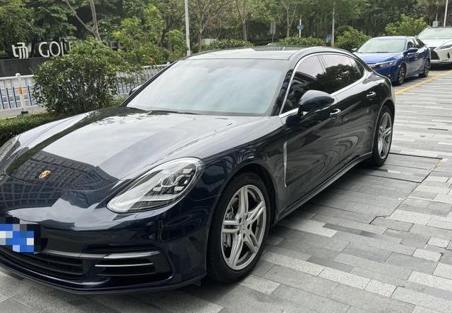 2019款保时捷 Panamera 行政加长版，厦门车源，73.99万！